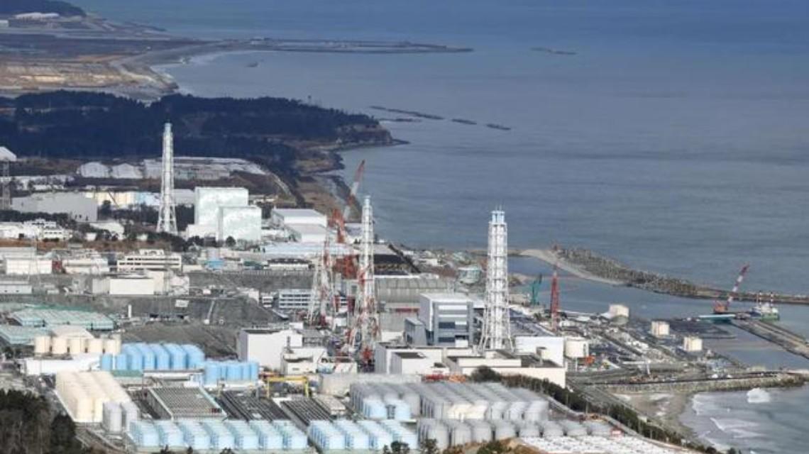 <b>外交部发言人就日本政府决定以海洋排放方式处</b>