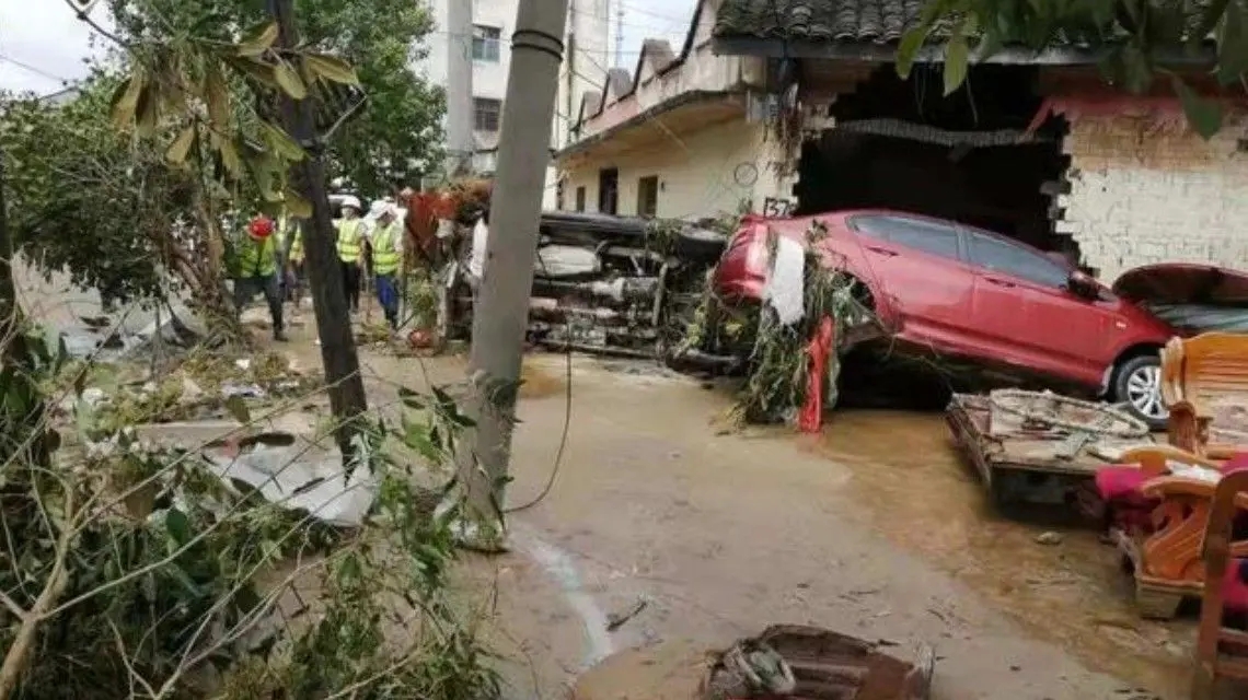 <b>暴雨突袭湖北柳林:一家5口家中遇难</b>