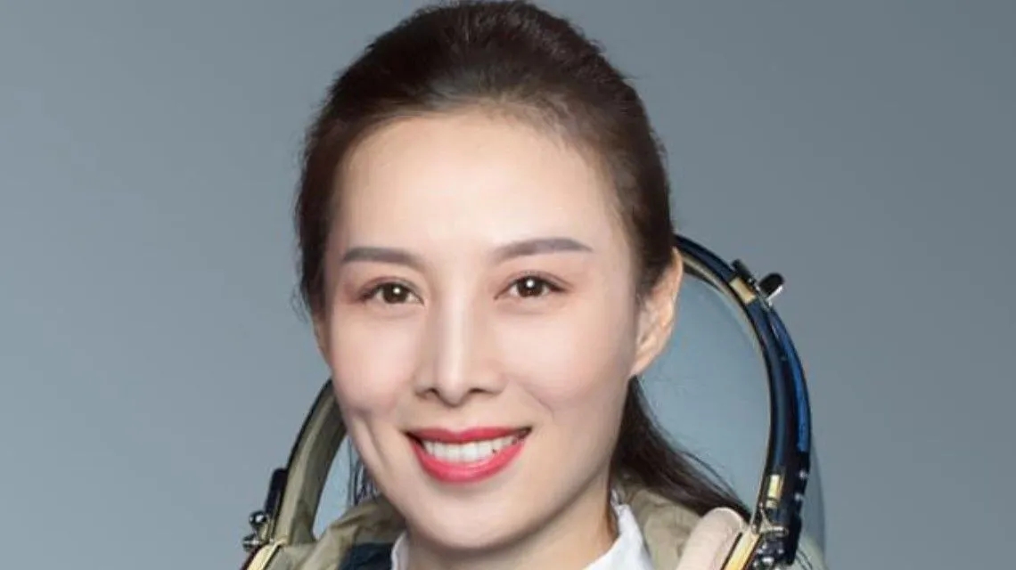 <b>王亚平将成中国首位出舱女航天员</b>
