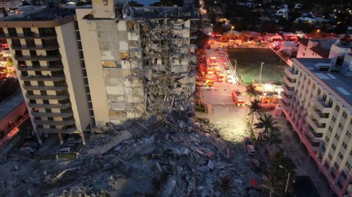 <b>美国迈阿密大楼倒塌事故已致22人死亡，有126人下</b>