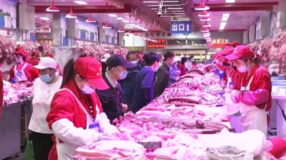 <b>猪价连降18周！北京有猪肉批发价跌破每斤10元</b>