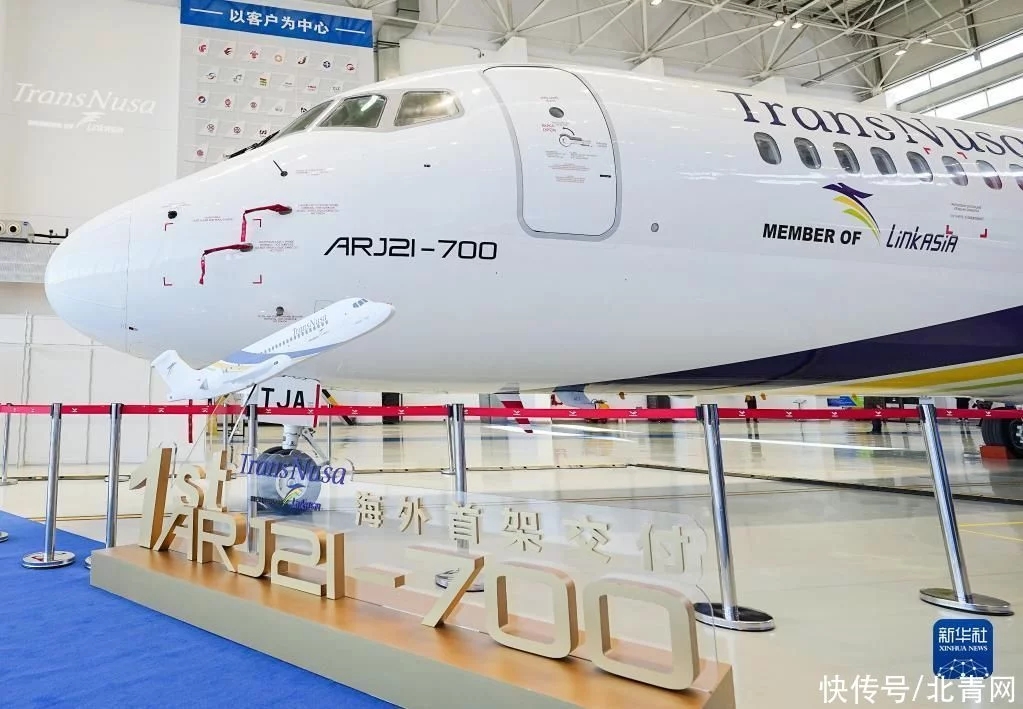<b>国产喷气式支线客机ARJ21首次交付海外</b>