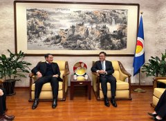 <b>史忠俊秘书长与文莱、老挝驻华大使分别进行工</b>